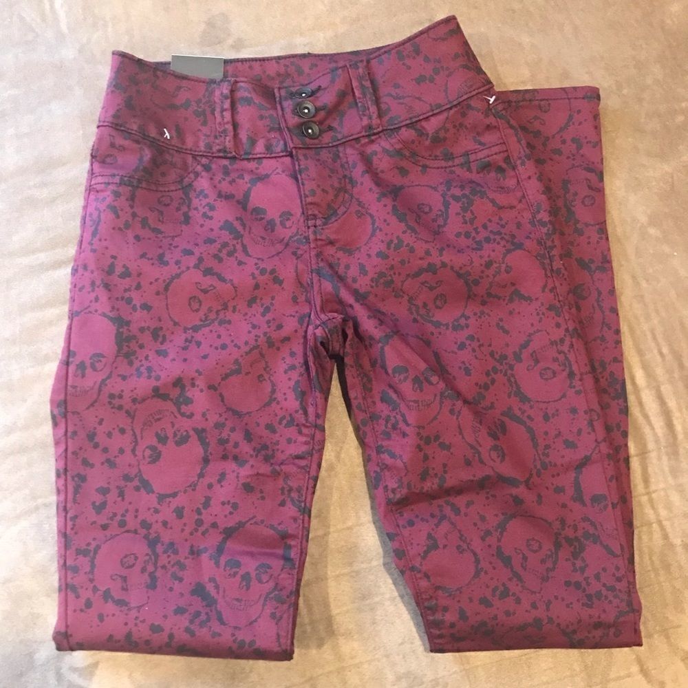 Blackheart Skull Print Black & Maroon Super Skinny Jeans Junior’s Size 0 - Picture 3 of 6